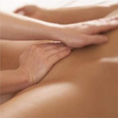 Mulher recebendo massagem sensorial