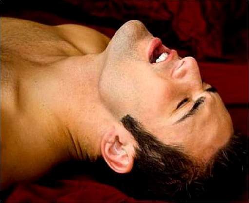 Homem recebendo massagem sensorial
